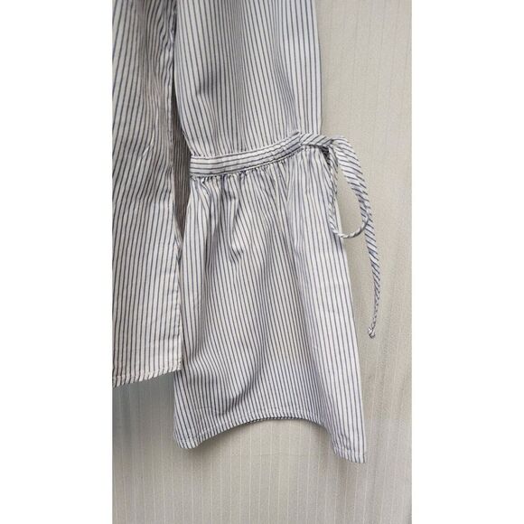 Dizzy Lizzy Bell Sleeve Embroidery Floral Blue Striped Top Size XS - Picture 9 of 11